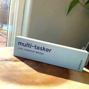 Alleyoop multitasker 4- in - 1 makeup brush